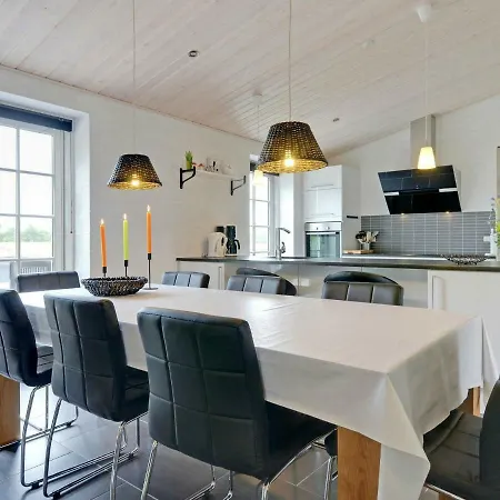 10 Person In Bl Vand Blåvand
