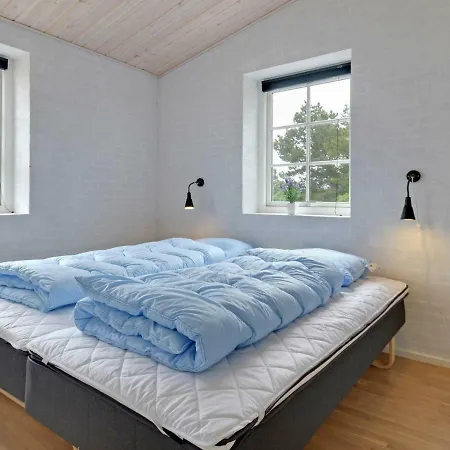 10 Person In Blåvand